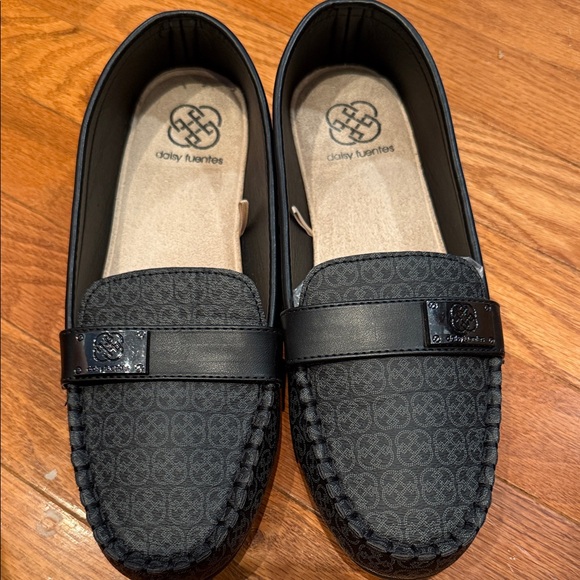 Daisy Fuentes Elegant Black Loafers - Picture 1 of 5